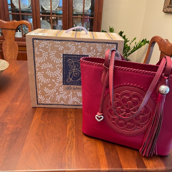 NWT BRIGHTON GABRIELLA MEDALLION TOTE - Picture 15 of 15